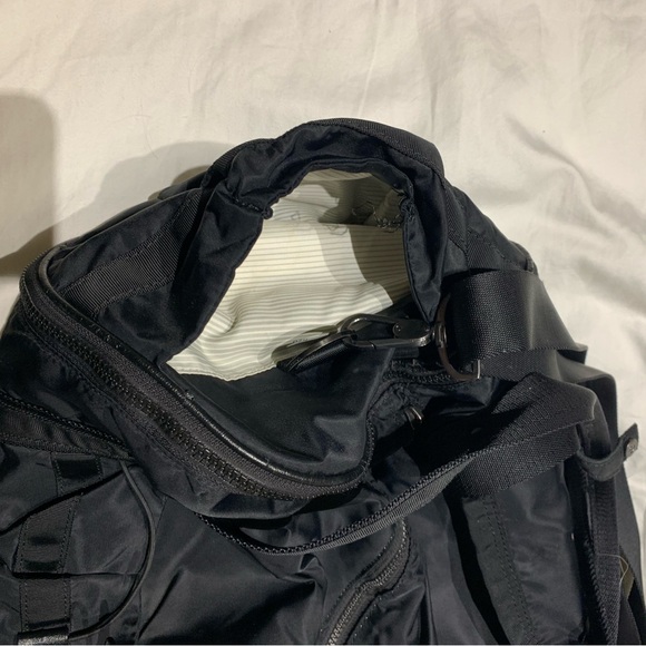 Lululemon Gym Duffle Bag in Black - Picture 4 of 8